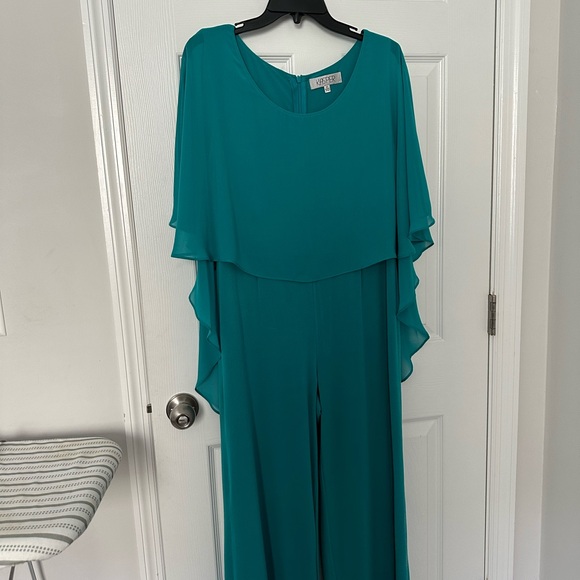Beautiful jumpsuit size 10 . Perfect for any occasion. Worn only once. - Picture 5 of 5